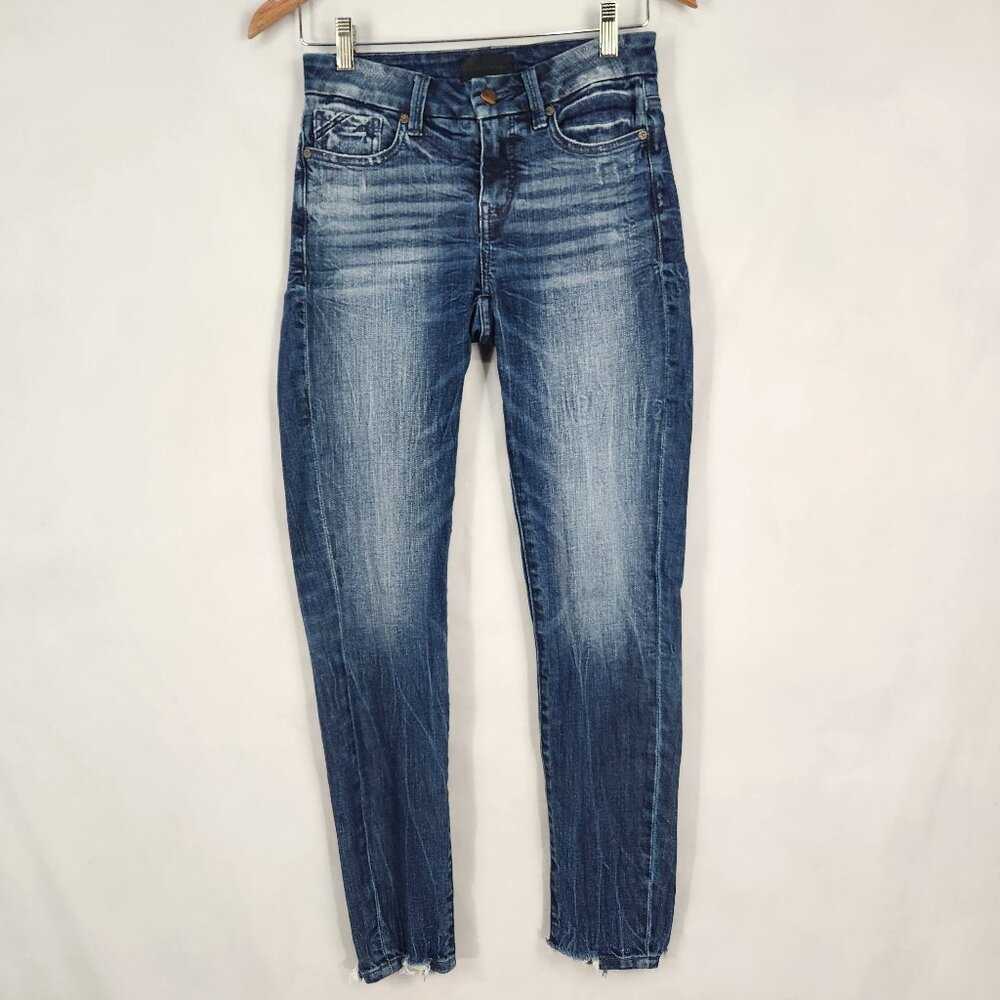 Buckle Women's Skinny Jeans in Faded Blue Wash